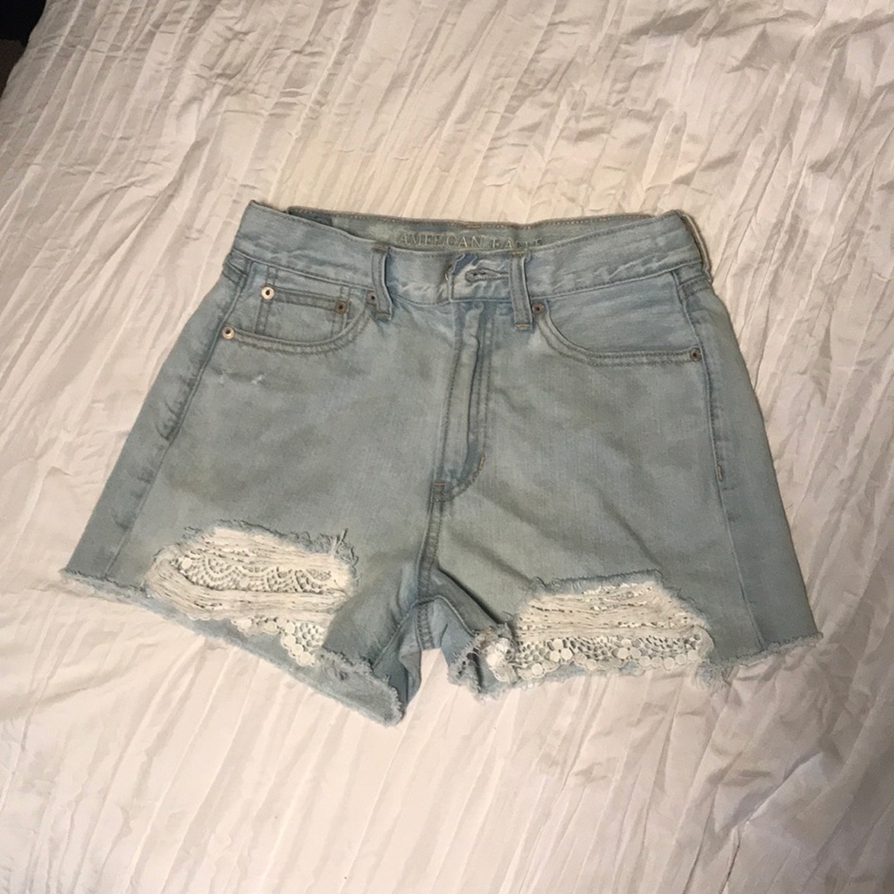 AMERICAN EAGLE | lace distressed short